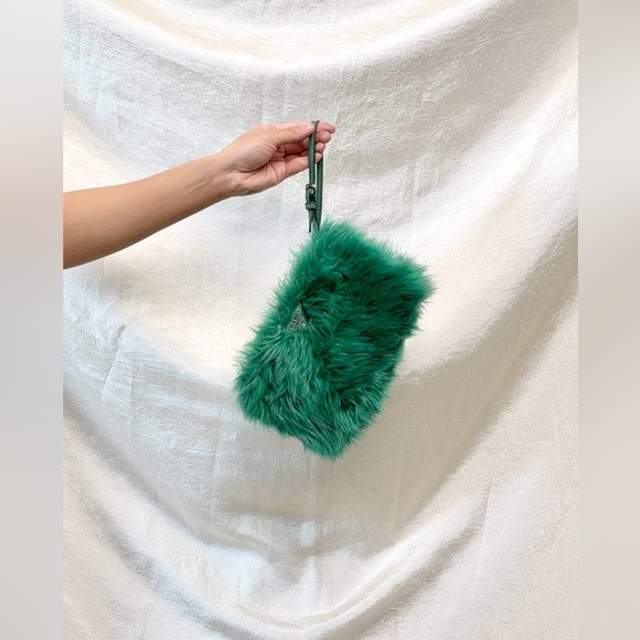 Auth Prada Eco Pelliccia Faux Fur Wristlet Clutch Green - Picture 3 of 15